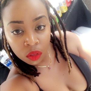 Meet your Posher, Simone